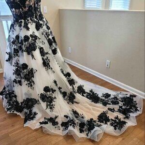 [NEVER WORN] Madison James Wedding Dress